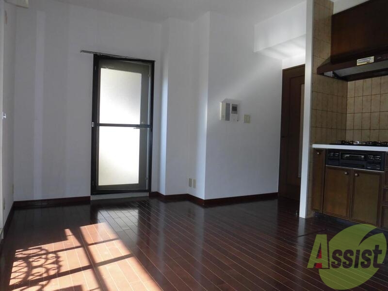 居室・リビング　１０．１帖の広々リビング