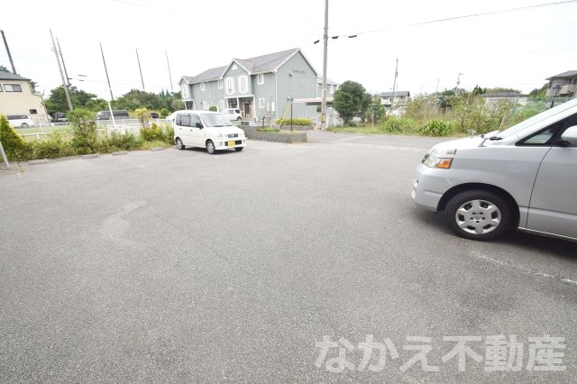 【阿南市那賀川町上福井のマンションの駐車場】