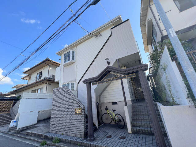 One Maison 東霞町の建物外観