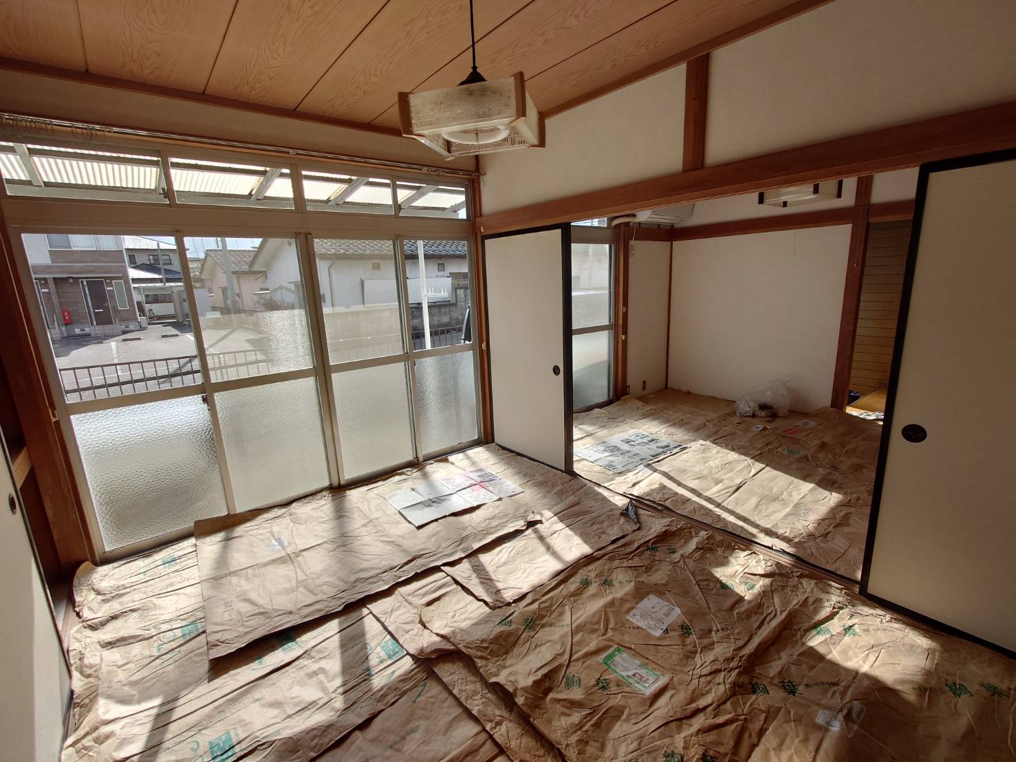 居室・リビング　開放感のある2部屋(畳なし状態)