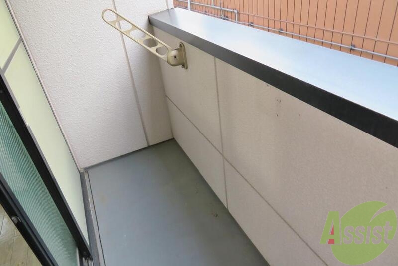 バルコニー　バルコニーは洗濯物がしっかり乾きそうです。