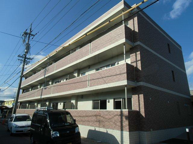 名古屋市西区比良のマンションの建物外観