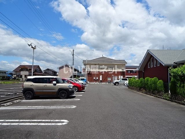 【津市河芸町東千里のアパートの駐車場】