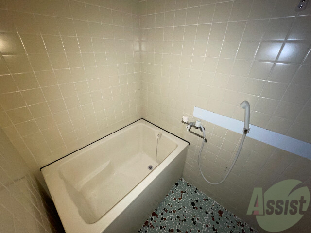 バス・シャワールーム　広々とした浴槽スペースでストレスなく利用出来そうですね。