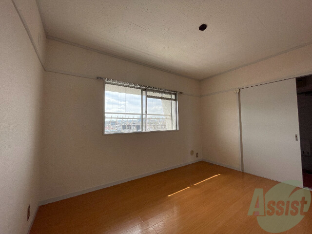 その他部屋・スペース　収納スペースもあり、広々とした寝室スペースだと思います。