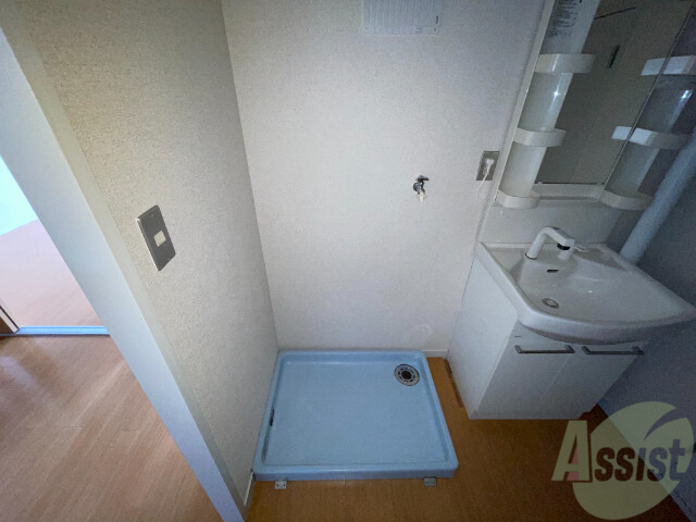 その他設備　洗濯パンが設置されており洗濯機も問題なく設置出来そうですね。