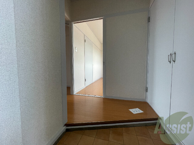 玄関　玄関でございます。毎日の出入りはこちらから。