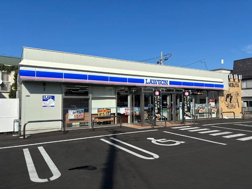 コンビニ　ローソン 青森長島三丁目店（コンビニ）まで55m