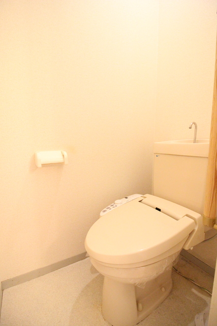 トイレ　洗浄機能付き便座