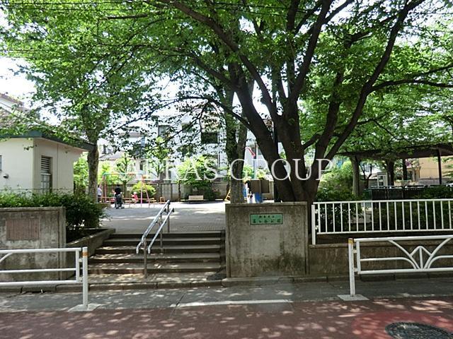 【渋谷区富ヶ谷のマンションの公園】