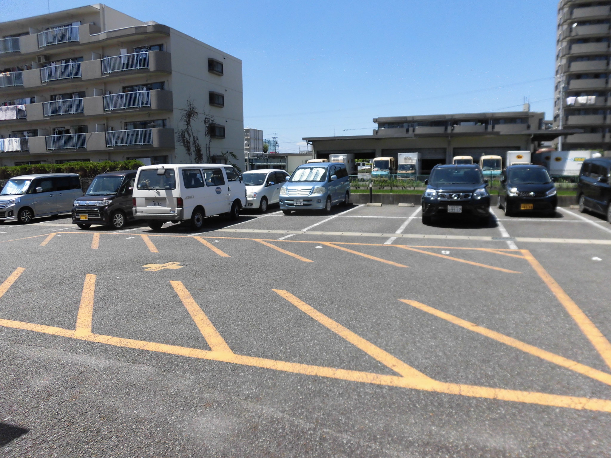 【マーブル参番館の駐車場】