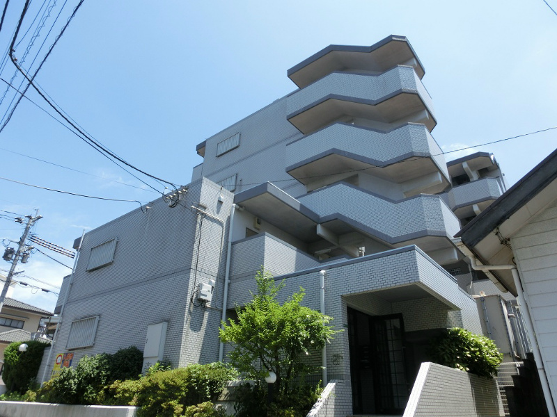 北九州市八幡東区松尾町のマンションの建物外観