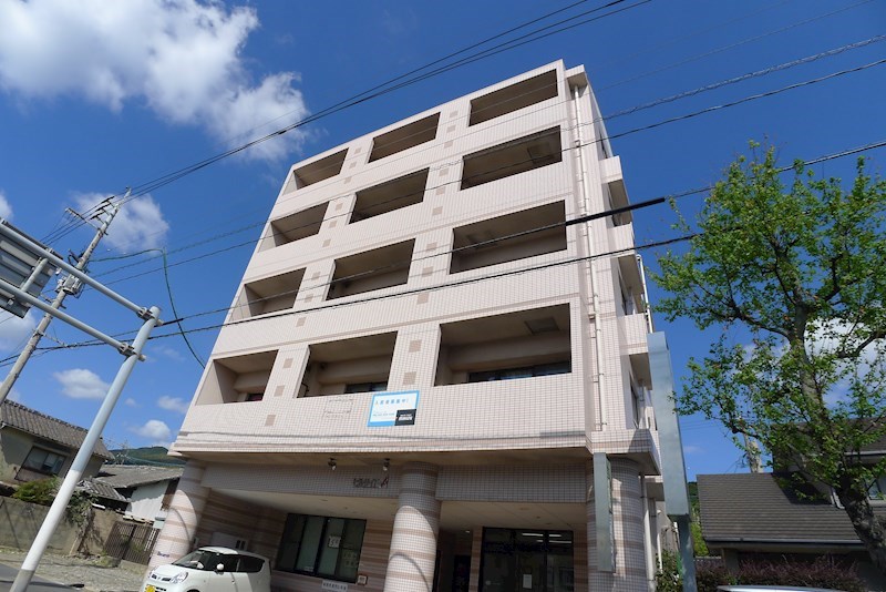 北九州市若松区和田町のマンションの建物外観