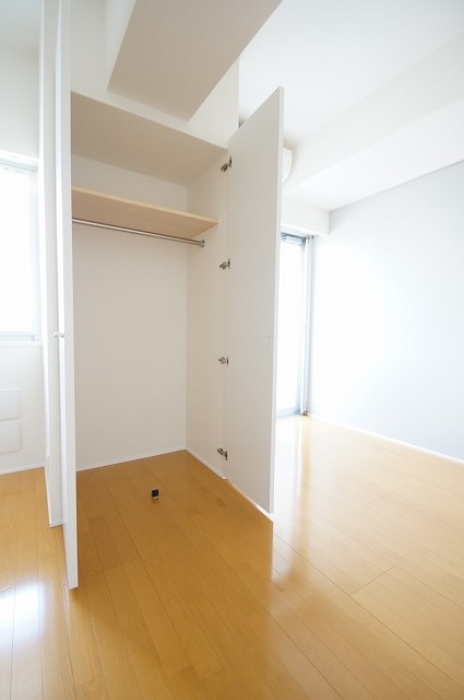 収納　ハンガーパイプ付きのクローゼット