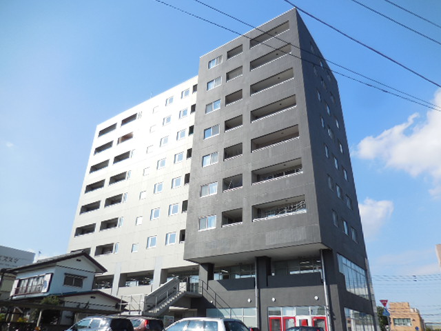 前橋市紅雲町のマンションの建物外観