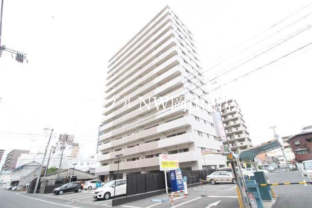 岡山市北区柳町のマンションの建物外観