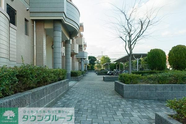 【福岡市城南区南片江のマンションのエントランス】