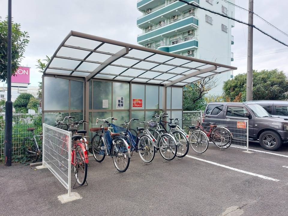 【松山市福音寺町のマンションの駐車場】