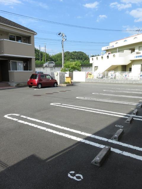 【ラ・ウェゾン川崎Iの駐車場】