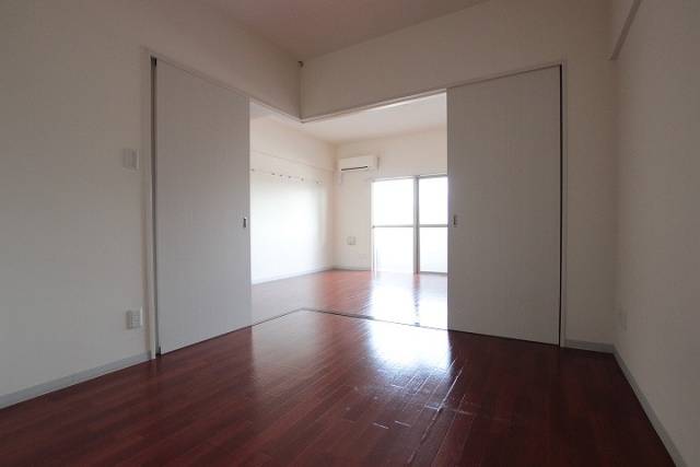 居室・リビング　同物件別号室