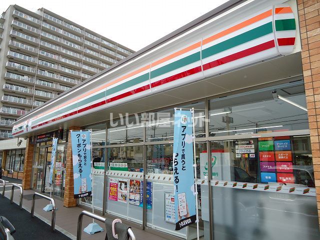 コンビニ　セブンイレブン（コンビニ）まで237m