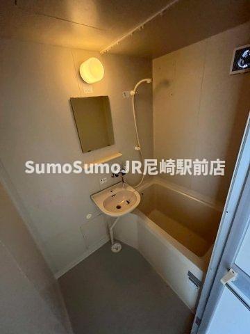 バス・シャワールーム　コンパクトで使いやすいお風呂です