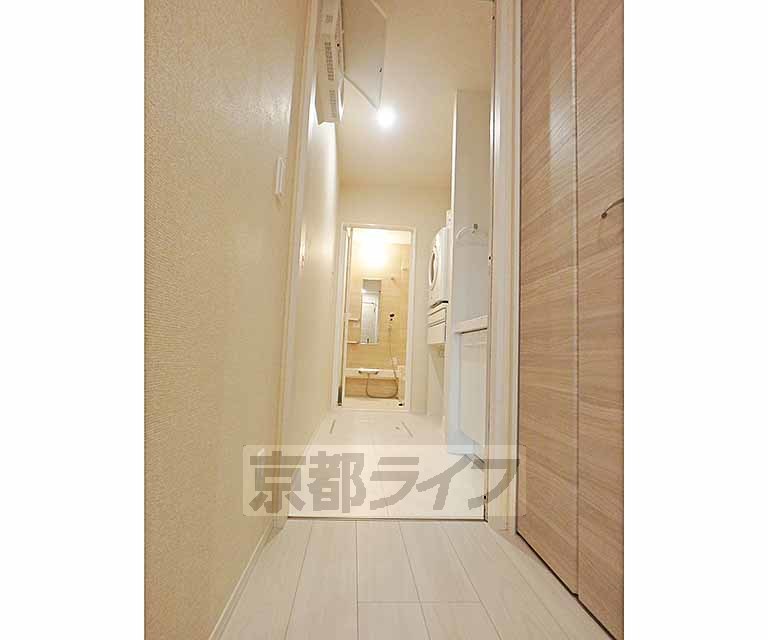 その他部屋・スペース　長い廊下です。