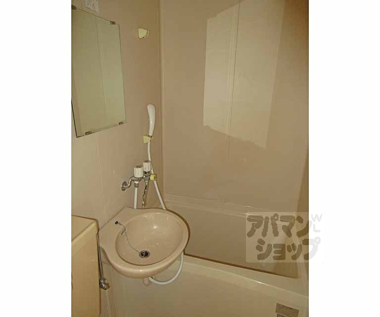 バス・シャワールーム　慣れれば便利なユニットバスです