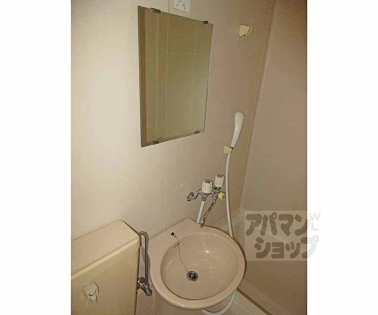 洗面設備　キレイな洗面台です