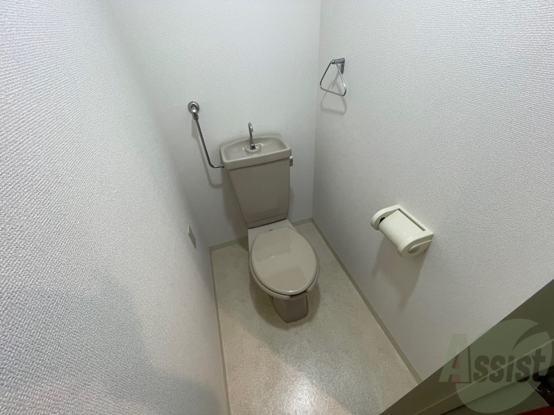 トイレ　こちらはトイレです。清潔感があり、安心して使用できます。