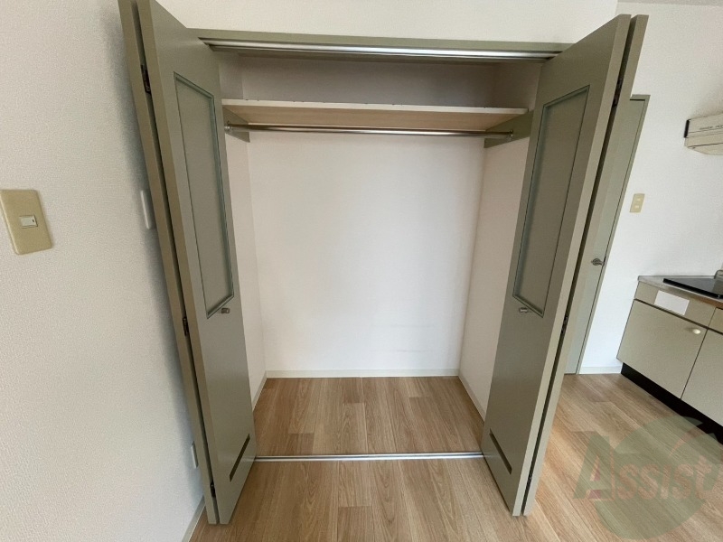 収納　寝室の収納です。部屋がすっきり片付きます。