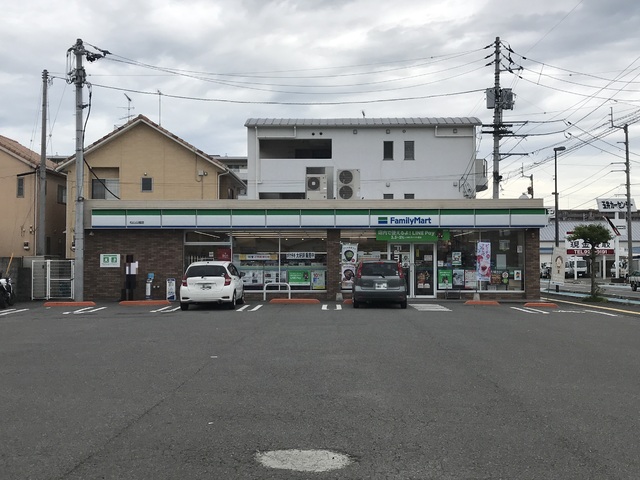 コンビニ　ファミリーマート松山山越店（コンビニ）まで350m