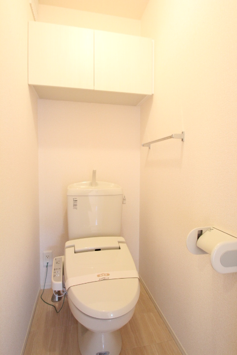 トイレ　温水洗浄便座です