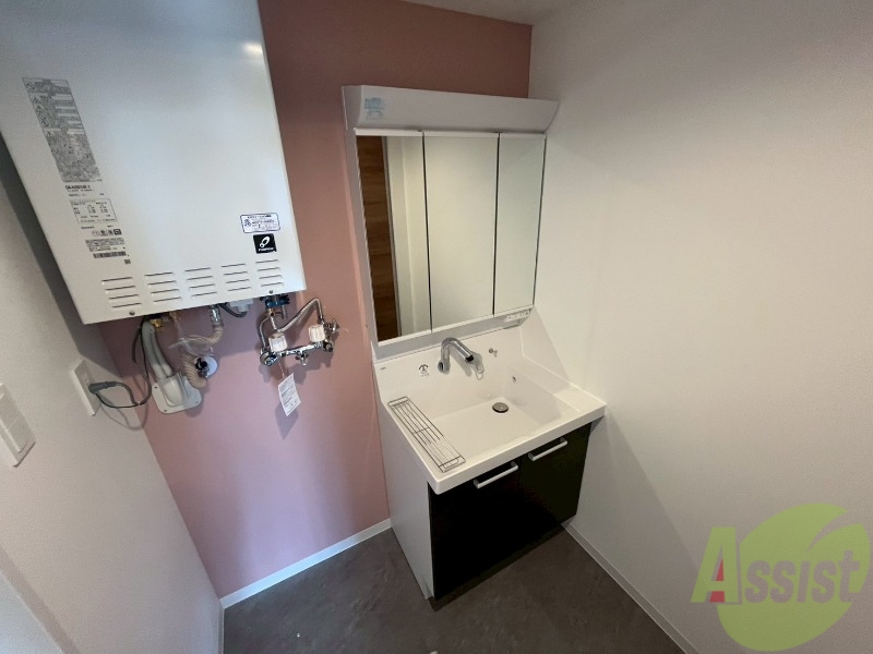 洗面設備　お洒落な独立洗面化粧台になっておりました！