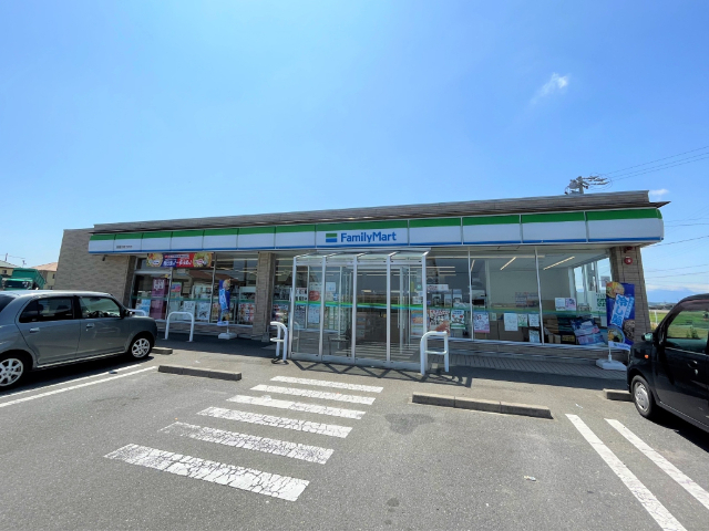 コンビニ　ファミリーマート鈴鹿北堀江町店（コンビニ）まで948m