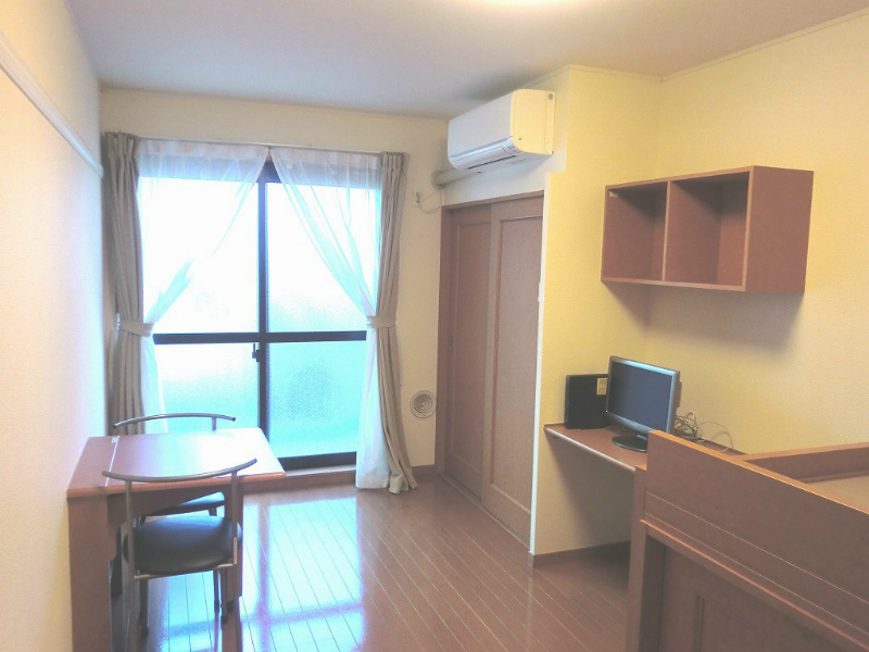 居室・リビング　明るいリビングです。