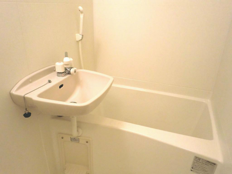 バス・シャワールーム　浴室乾燥機能付きのお風呂です。