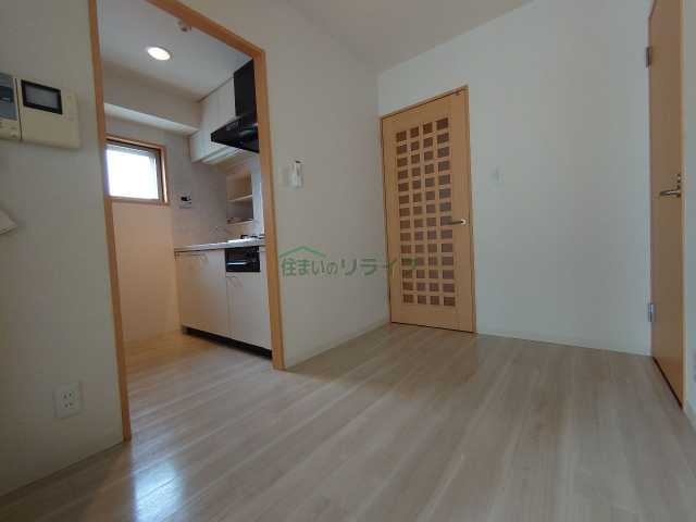 居室・リビング　エスティメゾン神田