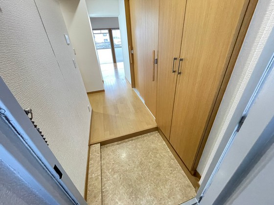 玄関　※別部屋の写真です