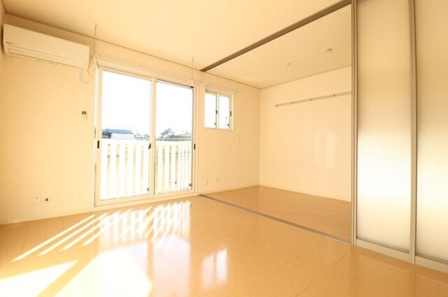 その他　リビング全景（別角度）