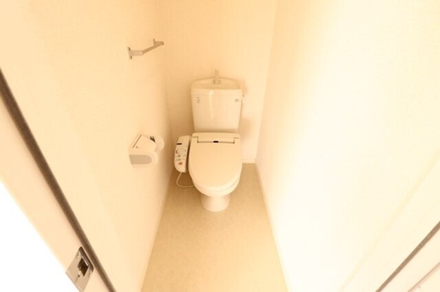 トイレ　温水洗浄暖房便座