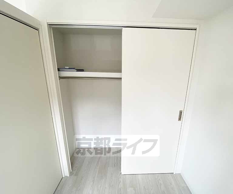 収納　洋服や雑貨などが収納できます。