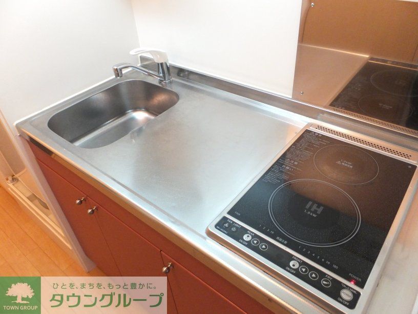 キッチン　広めのキッチン。コンロの手前がIH、奥はラジエントです。