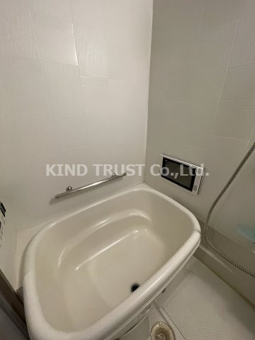 バス・シャワールーム　コンパクトで使いやすいお風呂です