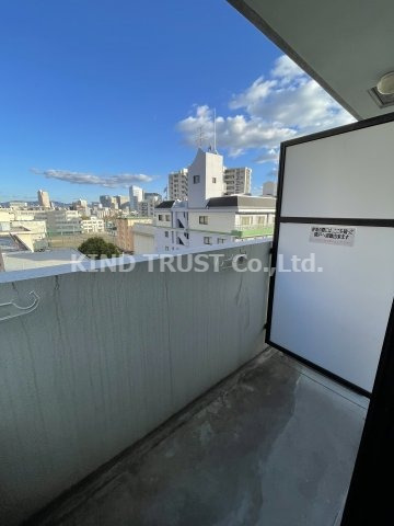 バルコニー　バルコニーからの眺めを楽しみながら食事をしませんか