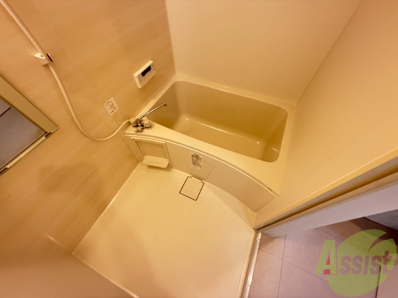 バス・シャワールーム　明るい寝室