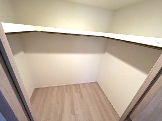 収納　写真は、他部屋の同間取りです(現況優先)