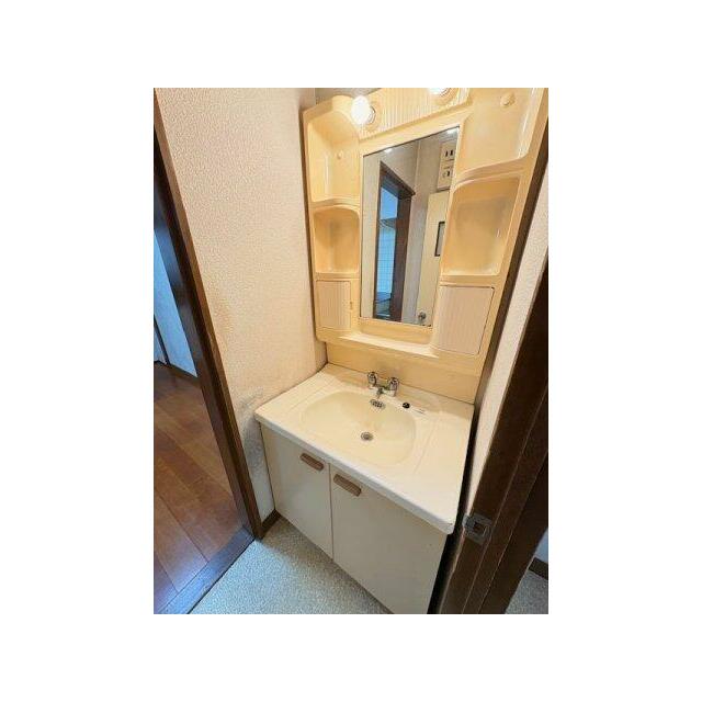 洗面設備　身支度に便利な独立洗面化粧台