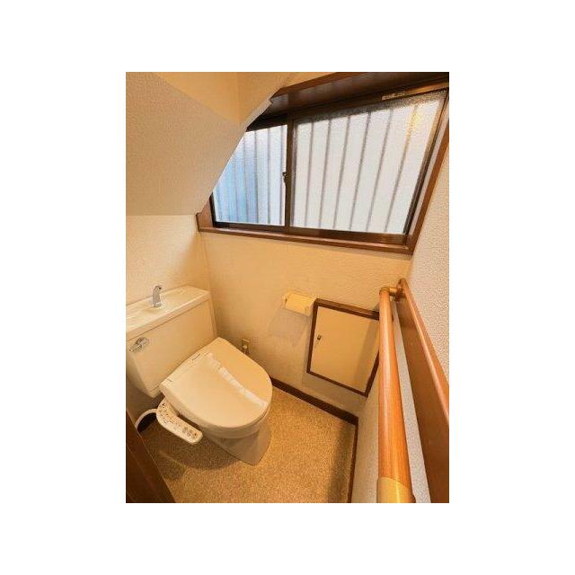 トイレ　トイレには快適な温水洗浄便座付