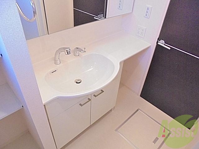 洗面設備　こちらのワイド洗面台で歯磨きやセットをしてくださいね。